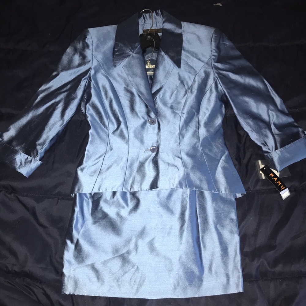 NWT 2 Piece Blazer/Skirt Set by Banu Size 4